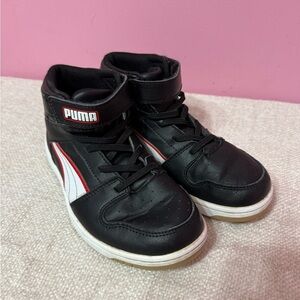Puma Black and White Sneakers with Red Detail Boy Size 2.5
